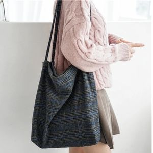 Woolen plaid tote bag